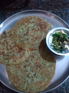 பச்சை பயறு தோசை (Pachai payaru dosai recipe in tamil) செய்முறை முக்கிய புகைப்படம்