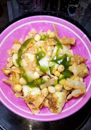 A picture of Khattay Aloo chaat.
