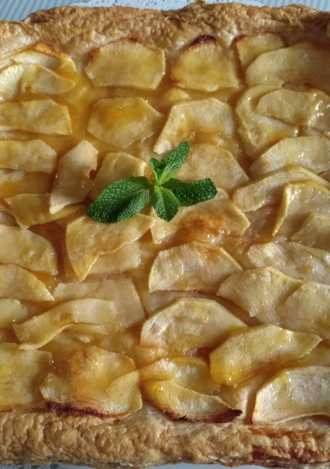 Una foto de Tarta de hojaldre con manzana