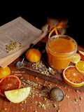 Marmellata di agrumi e camomilla con scorzette caramellate