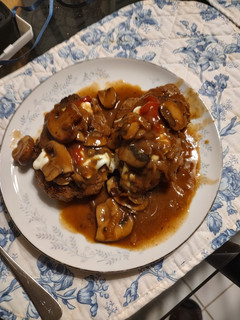 A picture of Salisbury steak, doesn't need any more 'splaning!.