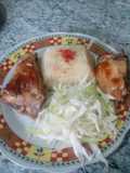 Ensalada con pollo dorado