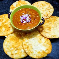 A picture of Dal Pakwan.