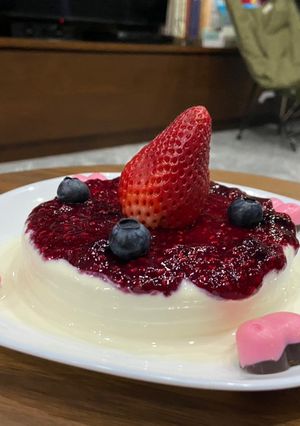 A picture of Mimi's Panna Cotta.