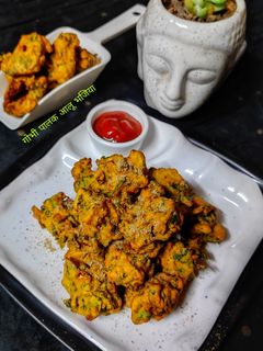 गोभी पालक आलू भजिया(GOBHI PALAK ALOO BHAJIYA RECIPE IN HINDI) रेसिपी मुख्य फोटो