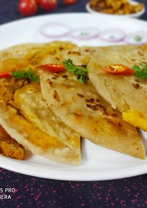A picture of Paneer Gobhi stuffed parathas.
