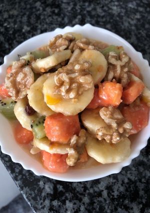 Foto principal de 52. Ensalada de fruta con yogurt y miel (postre)