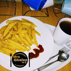 A picture of Chips with black tea.