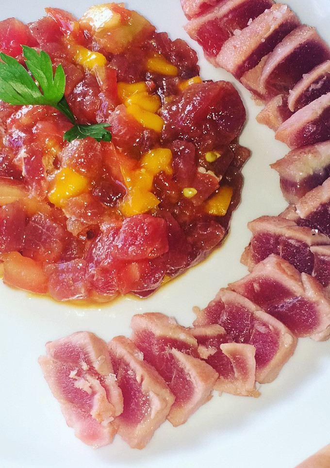 Una foto de Tartar de atún y mango