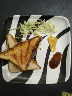 A picture of Cabbage Sandwich.