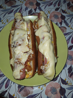 Una foto de Cachorro quente a la plancha 😋