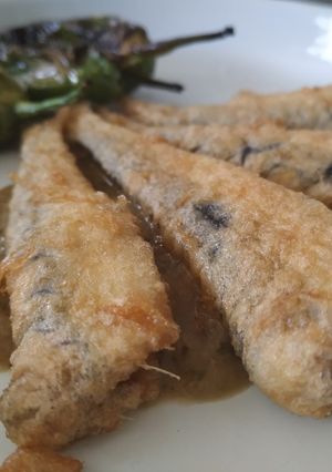 Una foto de Sardinas a la sidra con pimientos de Padrón