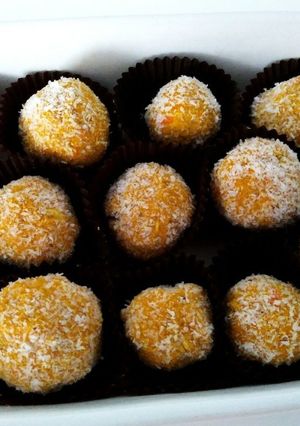 Una foto de Bolitas de zanahoria y coco