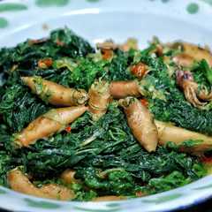 รูปของ Tumis daun singkong+ cumi ekstra pedas gurih