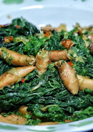 Foto resep Tumis daun singkong+ cumi ekstra pedas gurih