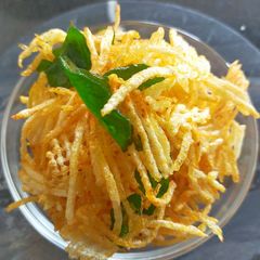 A picture of Potato Lachha.