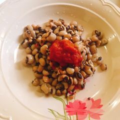 A picture of Peppersauce and boiled beans.
