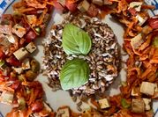Una foto di limone quinoa verdura