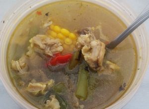 Una foto de Sopa de verduras y pollo genial
