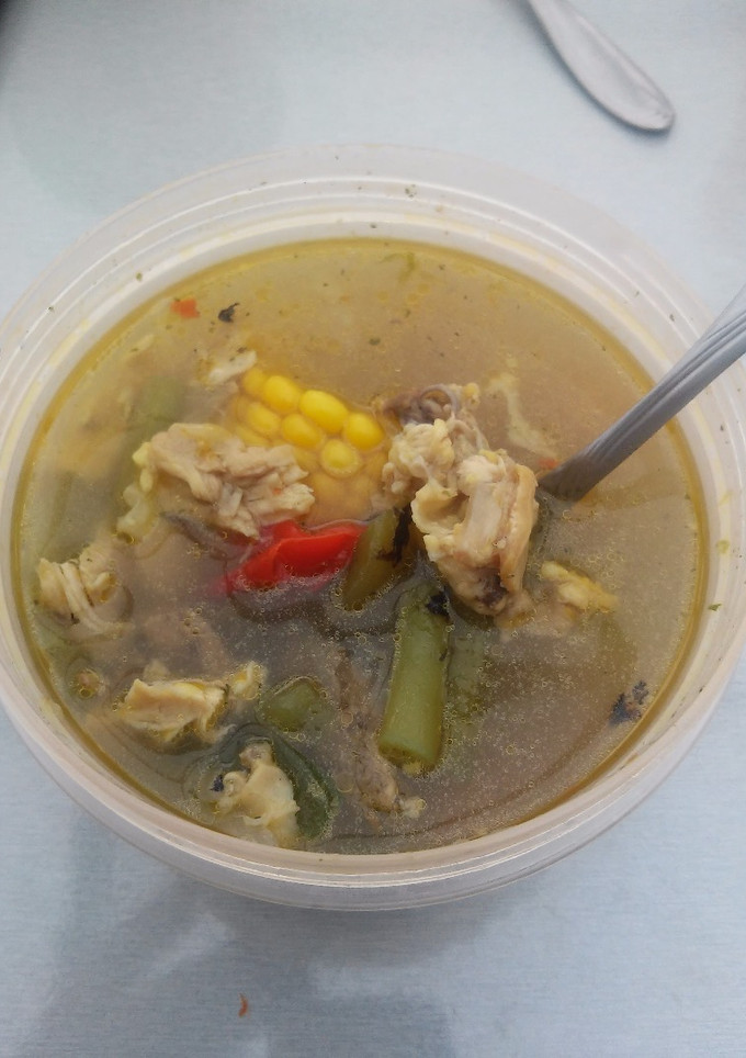 Una foto de Sopa de verduras y pollo genial