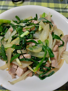 韭菜洋蔥炒豬肉 的食譜成品照片