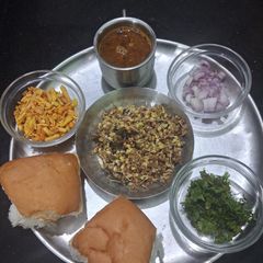 A picture of Misal pav.