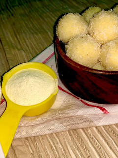தேங்காய் லட்டு (Thenkaai laddo recipe in tamil) செய்முறை முக்கிய புகைப்படம்