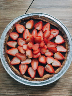 Una foto de Pie de fresas y chocolate 🍫