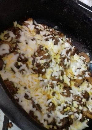عکسی از دستور خوراک قارچ و پنیرپیتزا 😋