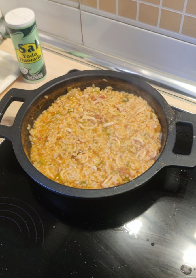 Una foto de Arroz con chipirones