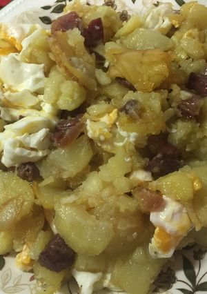 Foto principal de Patatas a lo pobre con jamón Ibérico y huevos rotos