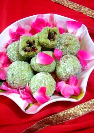A picture of Stuff gulkand pan ladoo.