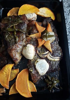 Una foto de Vacío al horno con verduras..