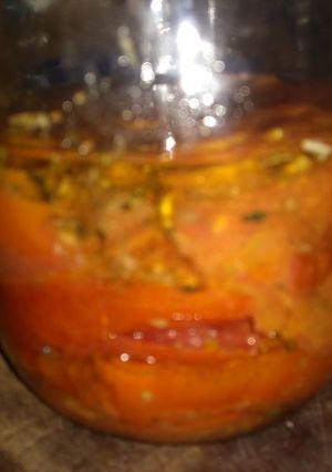 Una foto de Tomates en aceite para acompañar cualquier tipo de carnes
