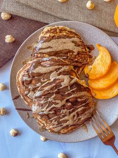 Una foto de Tortitas 3 ingredientes con chocolate y crema de avellanas