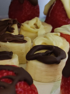 Una foto de Placer dulce : Fruta + chocolate