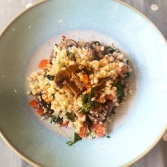 Cauliflower Rice With Mushrooms & Basil 🌿 🌱 A picture of Cauliflower Rice With Mushrooms & Basil 🌿 🌱.