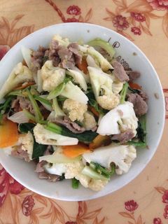 Hình của món Thịt bò xào súp lơ, cà rốt.