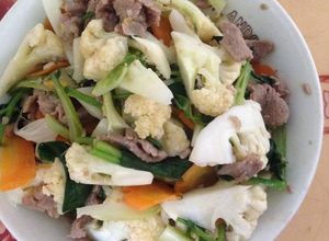 Hình của món Thịt bò xào súp lơ, cà rốt.