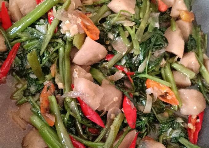 Langkah Mudah untuk Membuat Tumis Kangkung Bakso Pedes Gurih yang Enak Banget