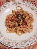 Spaghetti integrales en salsa de tomate con mejillones(choritos)