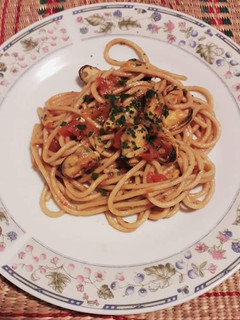 Una foto de Spaghetti integrales en salsa de tomate con mejillones(choritos)