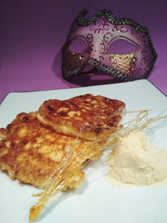 Una foto de Pellas o leche frita con helado de vainilla (sin gluten)