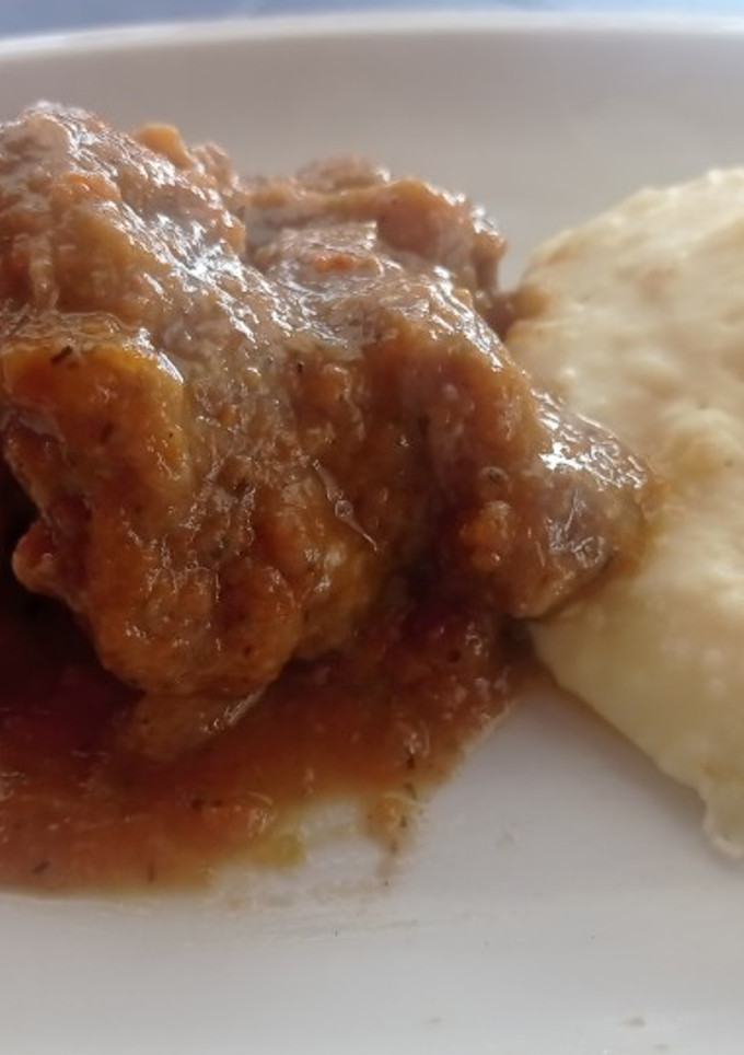 Una foto de Carrilleras con puré de patata
