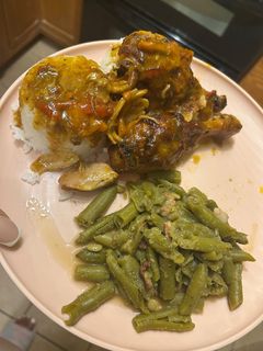 A picture of Smothered Baked Chicken.