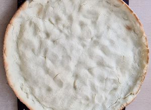 Una foto de Masa de tarta sin gluten y keto 🥥 Masa de tarta con harina de coco apta dietas cetogénica 🥚