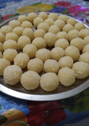 A picture of Coconut laddoo.