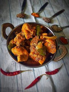 কড়াই চিকেন(kadai chicken recipe in Bengali) রেসিপির প্রধান ছবি