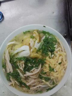 Hình của món Bún thang chuẩn hà nội.