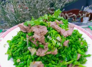 Hình của món Thịt bò xào hoa thiên lý.